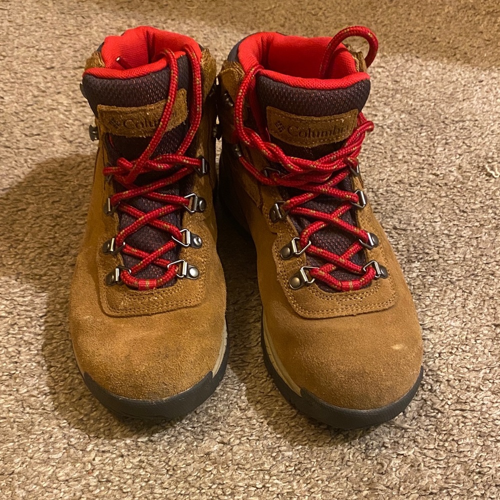 Columbia Newton Ridge Waterproof Tan and Red hiking Boots